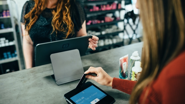 So verändert sich das Konsumverhalten von Luxus-Shoppern - Auch Luxuskonsument:innen verändert in Anbetracht der aktuellen Krisen ihr Konsumverhalten - Quelle: unsplash.com